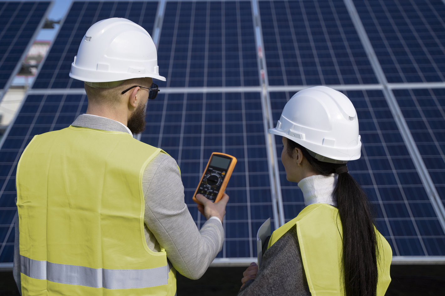 medium-shot-environmental-engineers-working (1)